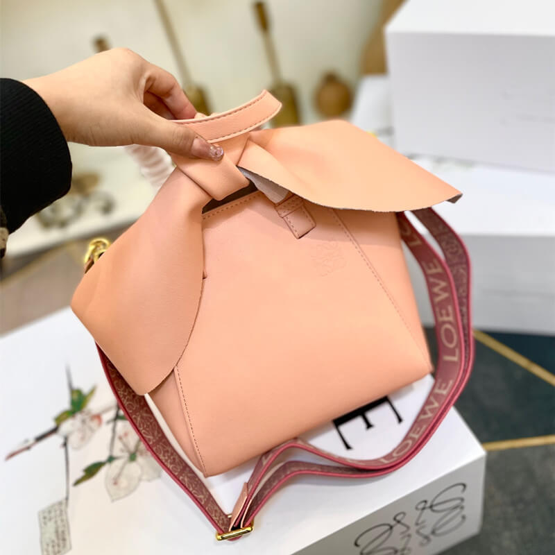 ロエベ ハンモックバニーバッグ loewe うさぎ ショルダーバッグ 可愛い 