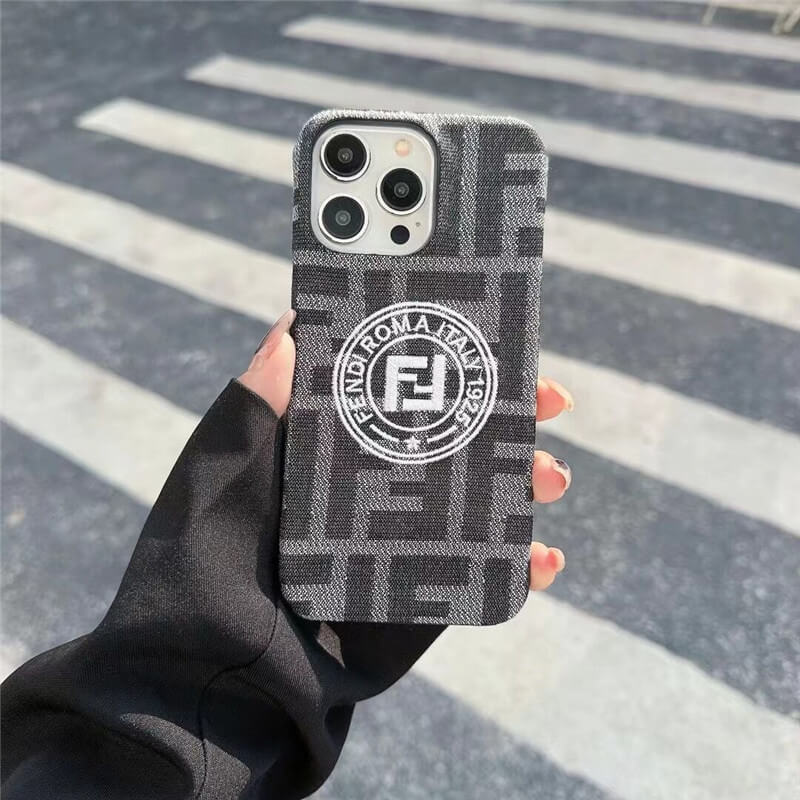 fendi アイ フォン16/16pro ケース モンスター フェンディ iphone15pro 